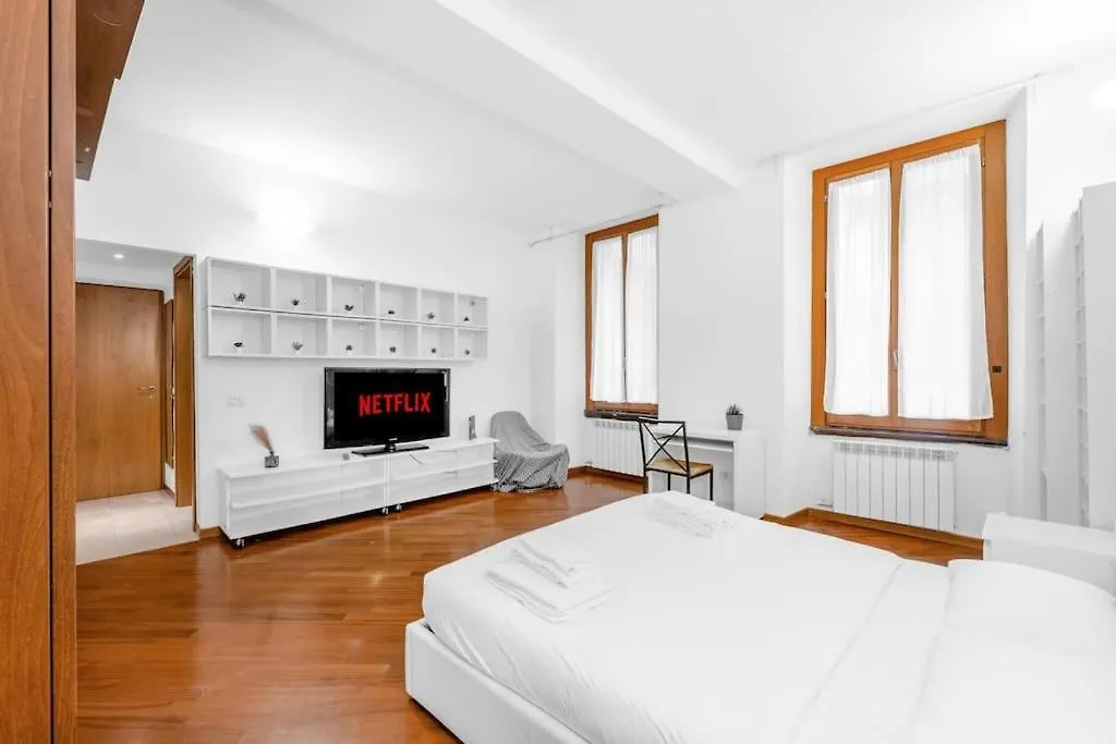 Apartment Homely Flat St Lorenzo Milan Italy